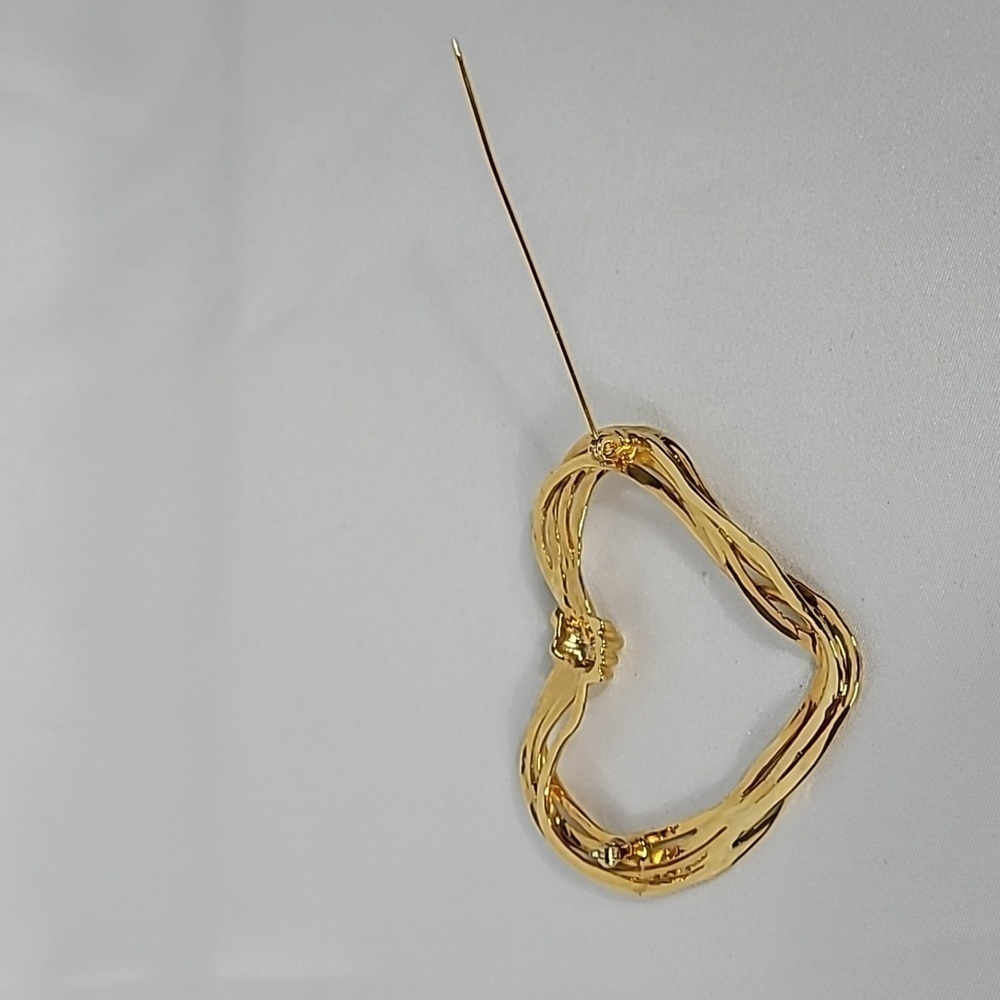 Beautiful, Large Gold Plated Heart Pin - Picture 3 of 5